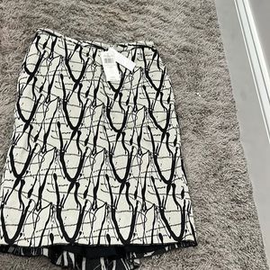 New pencil skirt with Great conditions !